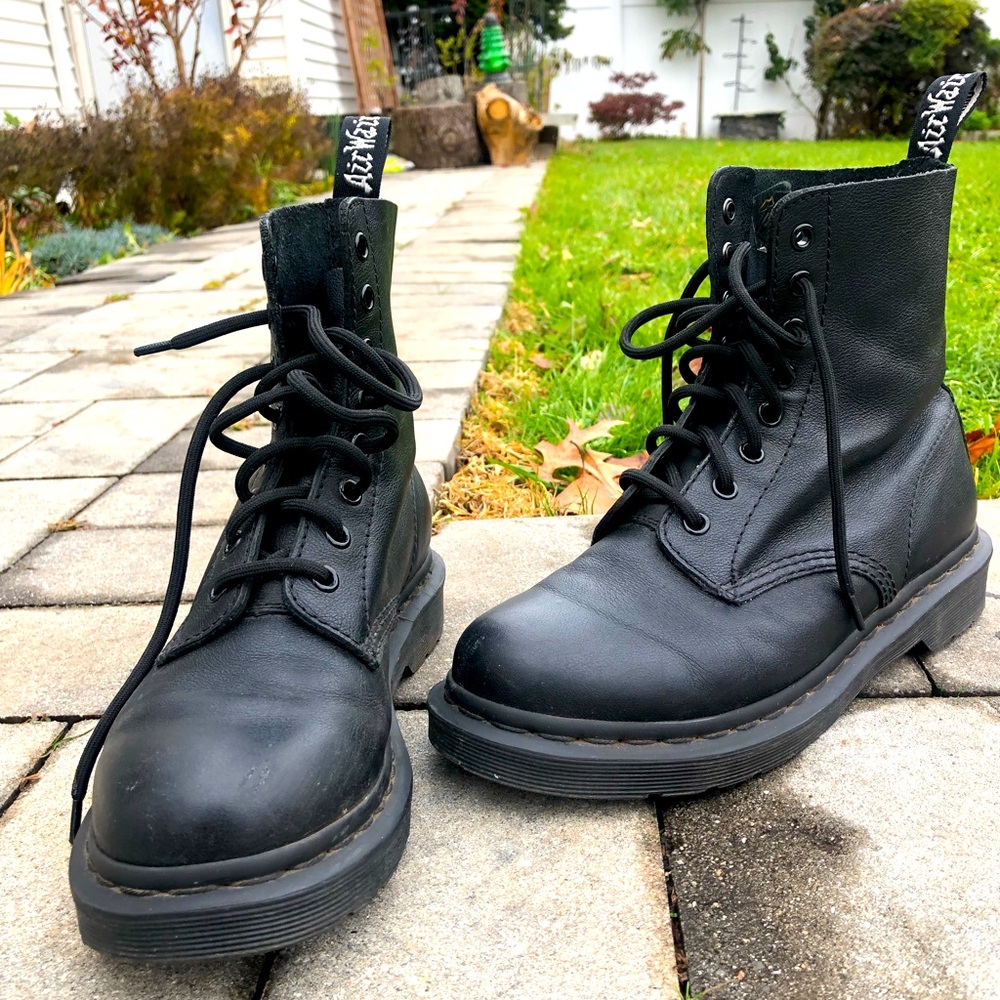 Dr. Martens 1460 Mono Size 7 airwalk